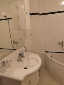 A10 Bathroom.jpg